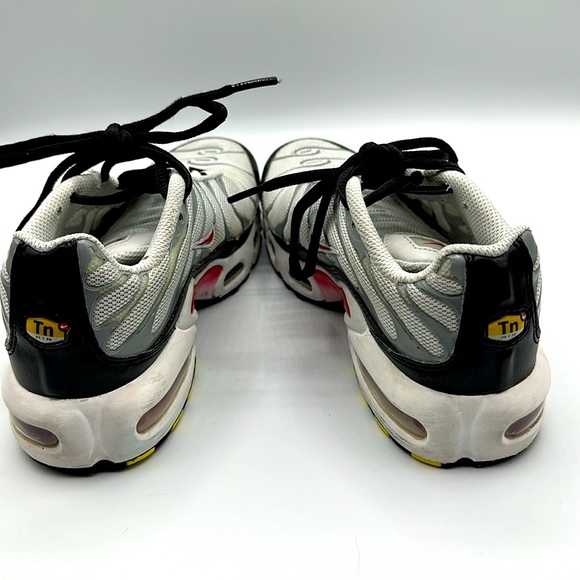 Nike Air Max Plus | Size 4 Youth | Photon Dust, Varsity Red - Picture 4 of 7